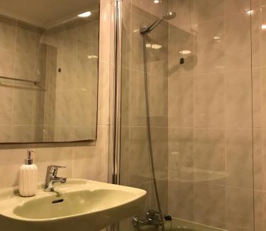 El Gancho Apartment | Pet-Friendly Retreat at AZ El Balcón de Conde de Aranda II