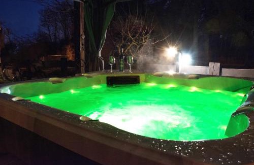 Vukovar House | Discover Vučedol: 4-Star Retreat with Pool and Hot Tub