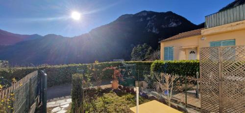 Saint-Martin-Vesubie Apartment | Ambiance Chalet with Ocean View and Hot Tub Retreat