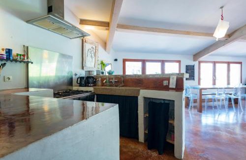 Endoume Villa | Dreamy Oceanfront Retreat at Vallon des Auffes, Marseille