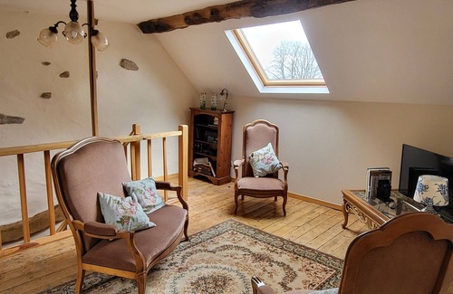 Bersac-sur-Rivalier Bed & Breakfast | Vue Du Vallon: Exceptional Stay with Pool and Spa Amenities