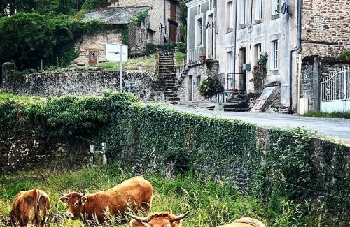 Bersac-sur-Rivalier House | Vue Du Vallon: Guest Rated 8.9 with Oceanfront Amenities