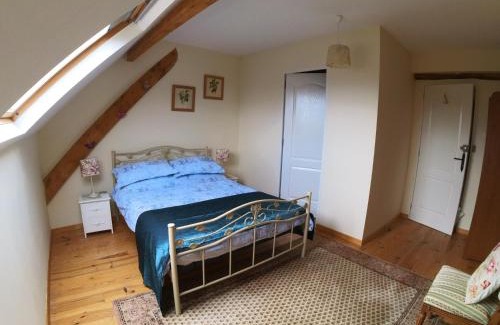 Bersac-sur-Rivalier House | Vue Du Vallon: Guest Rated 8.9 with Oceanfront Amenities