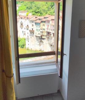 Pont-en-Royans Apartment | Scenic Retreat Near Vercors with Family-Friendly Amenities