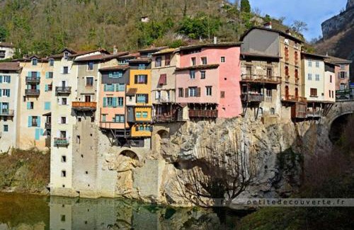 Pont-en-Royans Apartment | Scenic Retreat Near Vercors with Family-Friendly Amenities