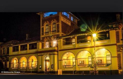 Queenscliff Hotel | Experience the Vue Grand Hotel with Ocean Views and Breakfast