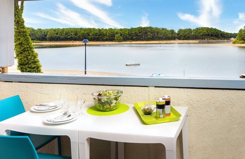 Soustons Condo | Relax at Vue Lac! Family-Friendly Apartment with Pool Access