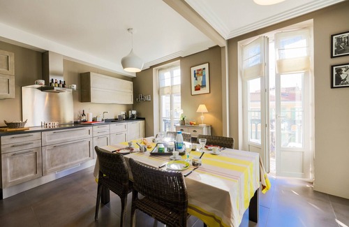 Jean-Medecin Apartment | Top-Rated VUE MAGENTA AP4188 with Spa and Family Amenities