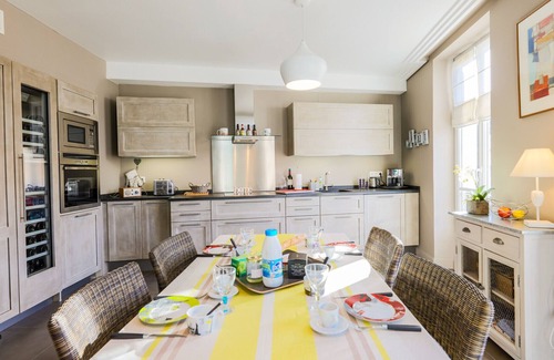 Jean-Medecin Apartment | Top-Rated VUE MAGENTA AP4188 with Spa and Family Amenities