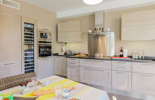 Jean-Medecin Apartment | Top-Rated VUE MAGENTA AP4188 with Spa and Family Amenities