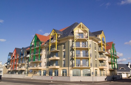 Cayeux-sur-Mer Apartment | Ocean View Studio with Pool and Spa Amenities