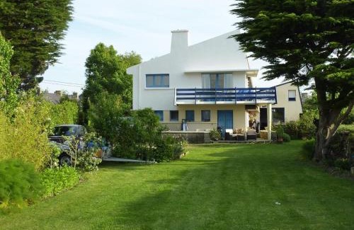 Locmariaquer Apartment | Private Beach Access at Vue Mer - Family-Friendly Retreat