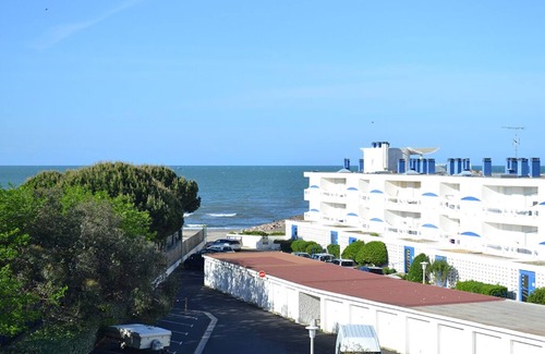 Le Grau-Du-Roi Apartment | Oceanfront Retreat with Pool & Direct Beach Access