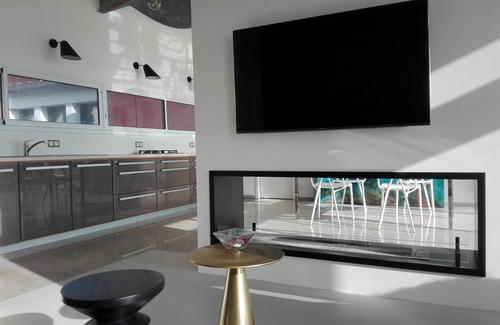 Telgruc-sur-Mer House | Experience Maison Artiste Contemporaine with Ocean Views