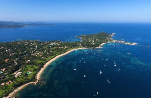 Pietrosella Apartment | Scenic Oceanfront Retreat 50m from Porticcio Beach