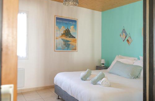 Dragey-Ronthon House | Au Mont Magique: Breathtaking Bay Views at Your Doorstep
