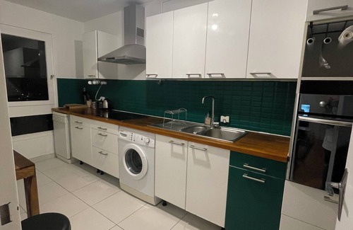 Bagnolet Apartment | Elegant Vue Panoramique Apartment with Pet-Friendly Perks