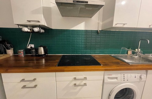 Bagnolet Apartment | Elegant Vue Panoramique Apartment with Pet-Friendly Perks