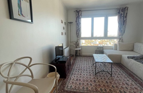 Bagnolet Apartment | Elegant Vue Panoramique Apartment with Pet-Friendly Perks