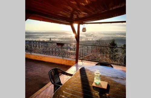 Sancerre Apartment | Panoramic Views of the Vineyard - Guest Rated 8.3/10