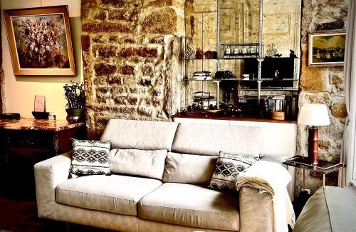 Fourviere Apartment | Unwind at Vue sur l'eau with 8.7/10 Guest Ratings