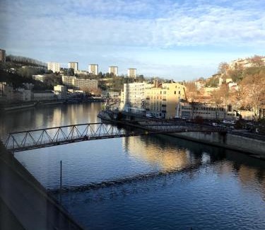 Fourviere Apartment | Unwind at Vue sur l'eau with 8.7/10 Guest Ratings
