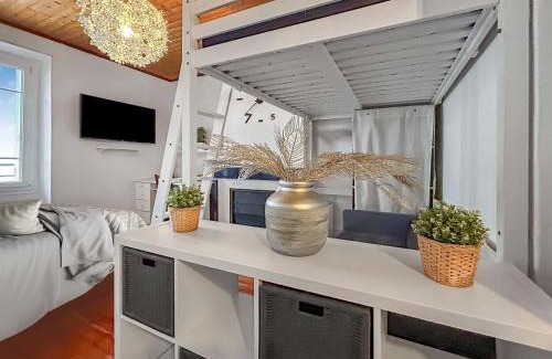 Quartier Chorier-Berriat Apartment | Cozy Retreat at Vue sur la Bastille with Netflix Access