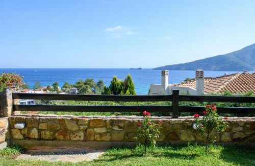 Chrisi Ammoudia Villa | Experience Vue Sur la Mer: 4-Star Family-Friendly Escape
