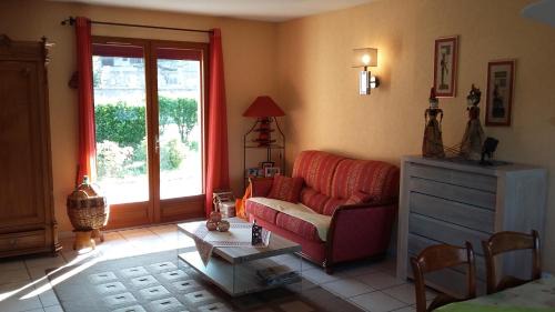 Saint-Joseph-de-Riviere House | Scenic Mountain Views in a Serene Family-Friendly Retreat