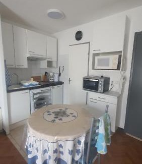 Digne-les-Bains Apartment | Relaxing Vue sur les Dourbes Studio with Spa & Hot Tub