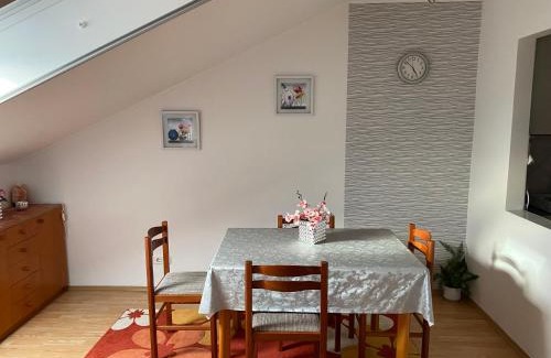 Sarvar Apartment | Family-Friendly Vukmán Apartman with High Ratings