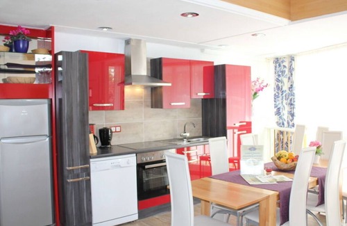 Daun House | Vulkaneifel Cozy Holiday Residence with Spa & Pet-Friendly Perks