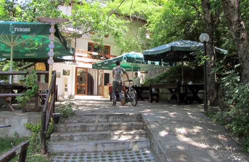 Madzharovo Cabin | Vulture Centre Eastern Rhodopes