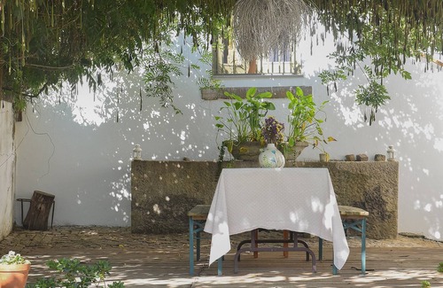 Sao Martinho da Cortica House | Discover VUMBA: The Bue-Maria Suite with Pool & Spa