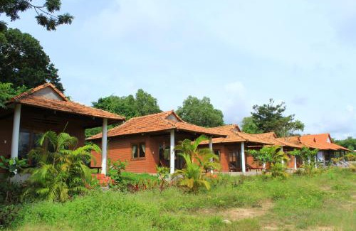 Cua Can Village Resort | Beachfront Bliss at Vung Bau Resort with Family Amenities