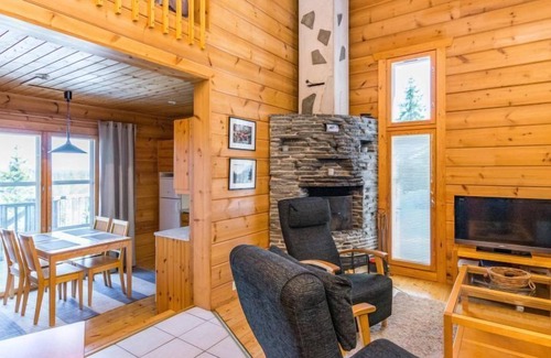 Rukatunturi House | Scenic Vuosseli-kelkka 15b with Spa and Lake Views