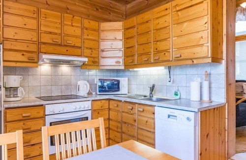Rukatunturi House | Scenic Vuosseli-kelkka 15b with Spa and Lake Views