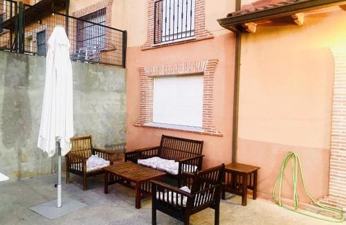Poyales del Hoyo House | Discover VUT LA TABERNA I: Pet and Child Friendly Haven