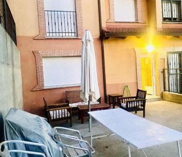 Poyales del Hoyo House | Discover VUT LA TABERNA I: Pet and Child Friendly Haven
