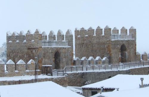 Old Town of Avila Apartment | Discover VuT Los Telares Muralla: Family-Friendly Retreat