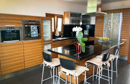 Valverde House | Guest Favorite VV NEW YORK: 4-Star, Child Friendly Stay