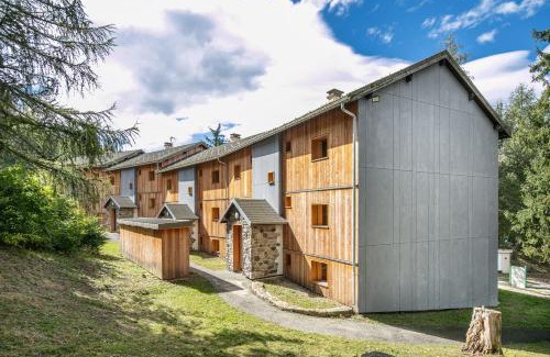 Saint-Leger-les-Melezes Resort | Pet-Friendly VVF Les Écrins: Pool & Oceanfront Oasis