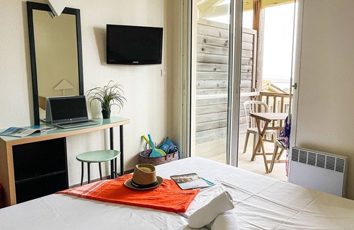 Saint-Pierre-la-Mer Hotel | Relax at VVF Narbonne-Plage with Pool & Family-Friendly Perks