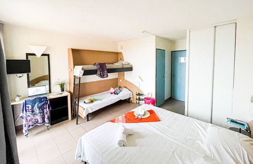 Saint-Pierre-la-Mer Hotel | Relax at VVF Narbonne-Plage with Pool & Family-Friendly Perks