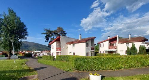 Saint-Jean-Pied-de-Port Resort | Pet-Friendly VVF Résidence Pays Basque with Ocean Views