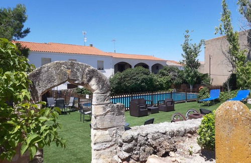 Villaescusa de Haro Cottage | Experience VX Century University Palace with Ocean Views