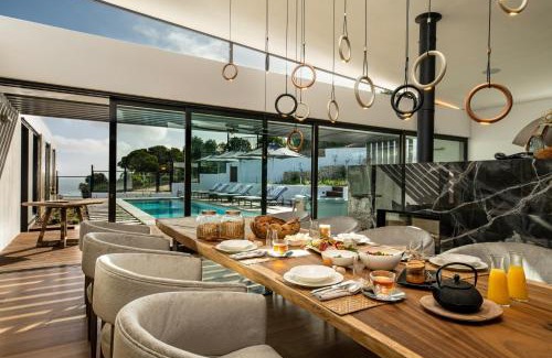 Hout Bay House | Top-Rated Vyn Guest House with Pool and Ocean Views