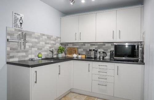Llanycil Apartment | Scenic Vyrnwy Lakeside Retreat at Bala Lake - 4 Star Stay