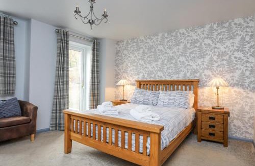 Llanycil Apartment | Scenic Vyrnwy Lakeside Retreat at Bala Lake - 4 Star Stay
