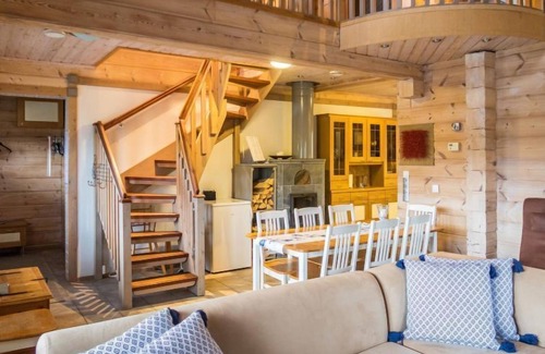 Vuokatti House | Experience Wäinämöinen: Spa Retreat with Breakfast & Kitchen